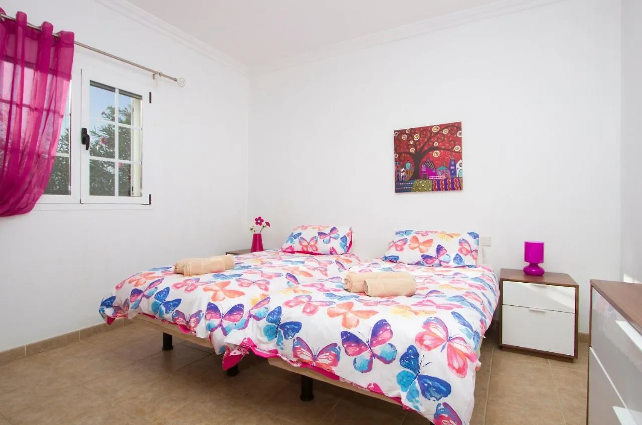Villa Joanne - 4 Bedroom Villa - Wifi And Air Conditioning - Perfect For Families Puerto del Carmen  0*, Puerto del Carmen (Lanzarote) Spain