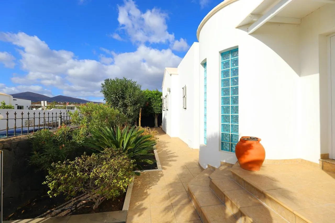 Villa Joanne - 4 Bedroom Villa - Wifi And Air Conditioning - Perfect For Families Puerto del Carmen  Puerto del Carmen (Lanzarote)