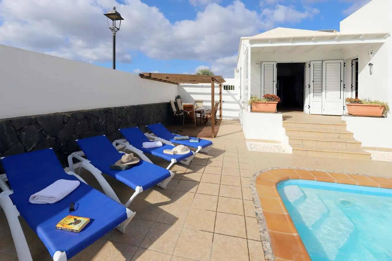 Villa Joanne - 4 Bedroom Villa - Wifi And Air Conditioning - Perfect For Families Puerto del Carmen  Spain