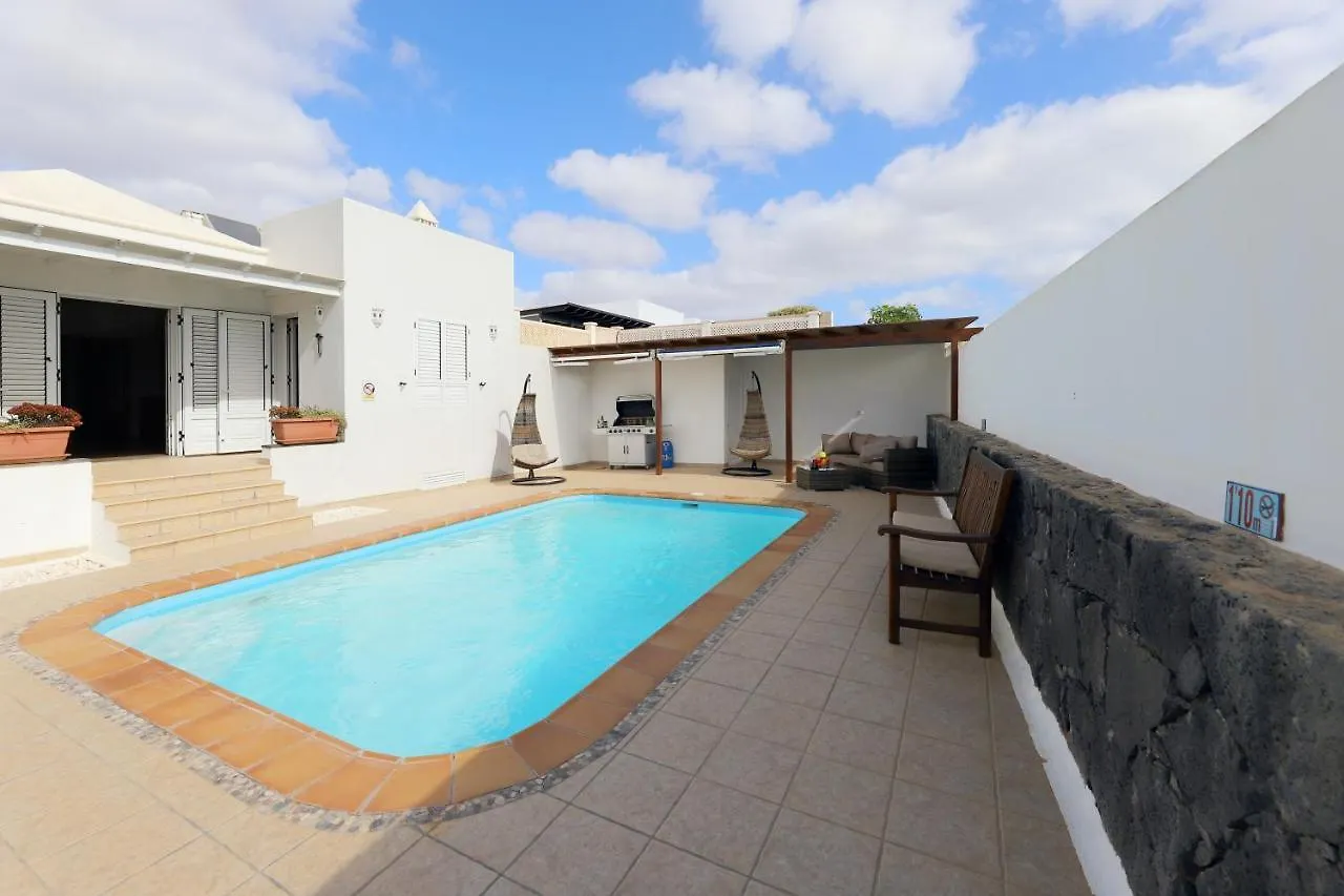 Villa Joanne - 4 Bedroom Villa - Wifi And Air Conditioning - Perfect For Families Puerto del Carmen  Spain