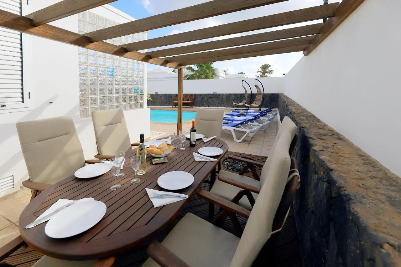 Villa Joanne - 4 Bedroom Villa - Wifi And Air Conditioning - Perfect For Families Puerto del Carmen  Puerto del Carmen (Lanzarote)