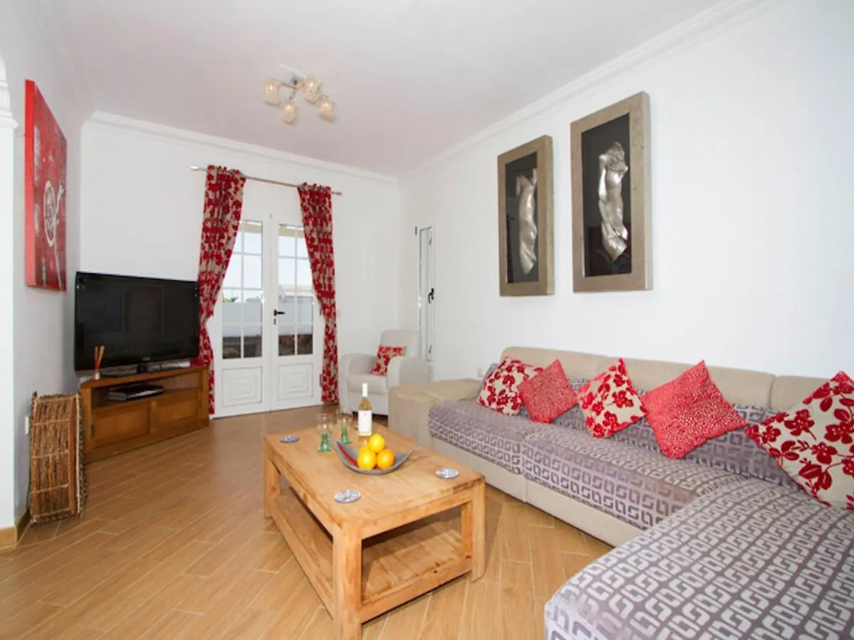 Villa Joanne - 4 Bedroom Villa - Wifi And Air Conditioning - Perfect For Families Puerto del Carmen   Puerto del Carmen (Lanzarote)