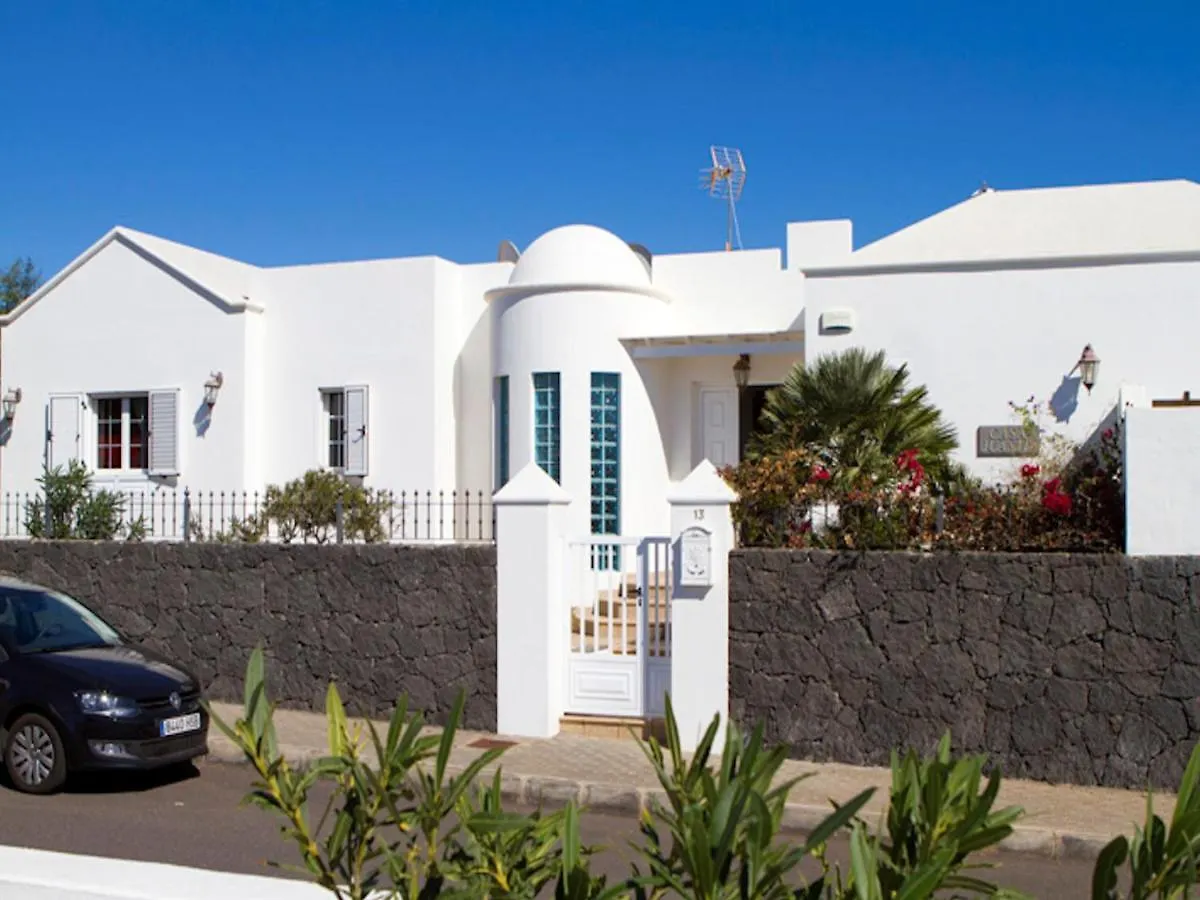Villa Joanne - 4 Bedroom Villa - Wifi And Air Conditioning - Perfect For Families Puerto del Carmen   Puerto del Carmen (Lanzarote)