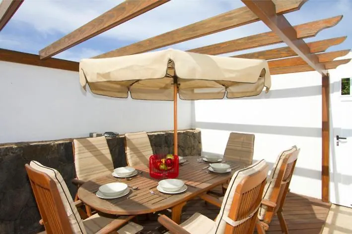 Villa Joanne - 4 Bedroom Villa - Wifi And Air Conditioning - Perfect For Families Puerto del Carmen  0*, Puerto del Carmen (Lanzarote)