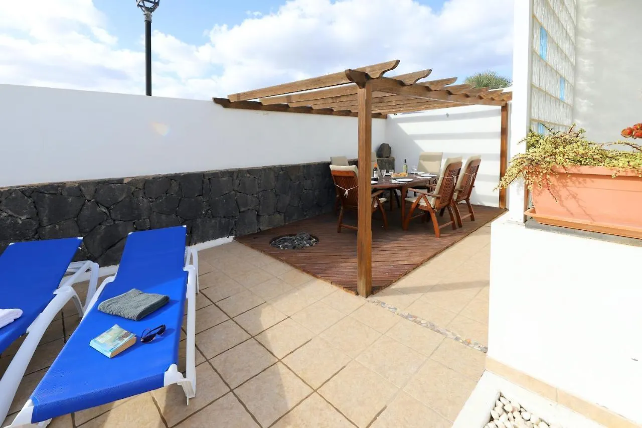 Villa Joanne - 4 Bedroom Villa - Wifi And Air Conditioning - Perfect For Families Puerto del Carmen  0*, Puerto del Carmen (Lanzarote)