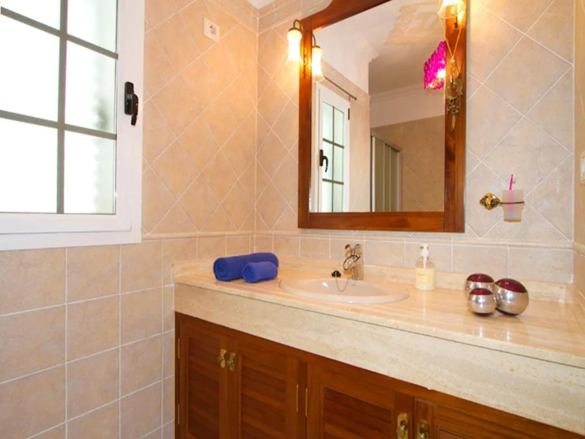 Villa Joanne - 4 Bedroom Villa - Wifi And Air Conditioning - Perfect For Families Puerto del Carmen  0*, Puerto del Carmen (Lanzarote) Spain